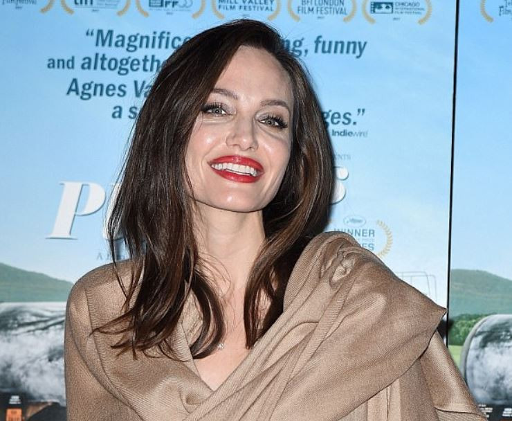 Анджелина Джоли сияе след обвиненията срещу Уайнстийн