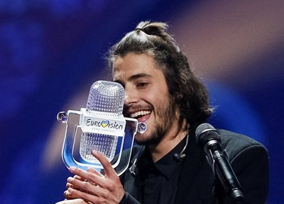 Победителят в Евровизия Салвадор Собрал
