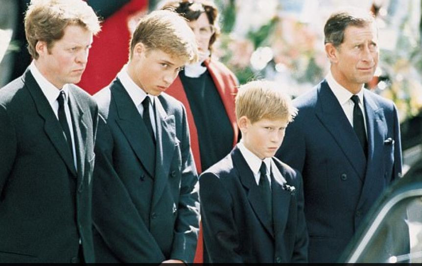 Принц Чарлз и граф Спенсър в луд скандал на погребението на Даяна 