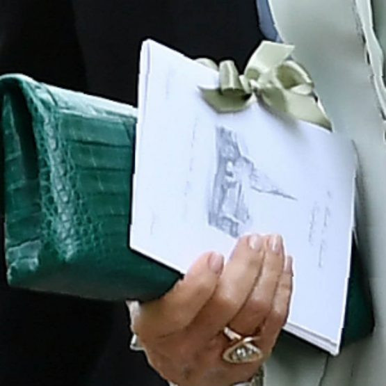Кейт Мидълтън зарадва Пипа с уникален подарък за сватбата (Вижте какво й подари)