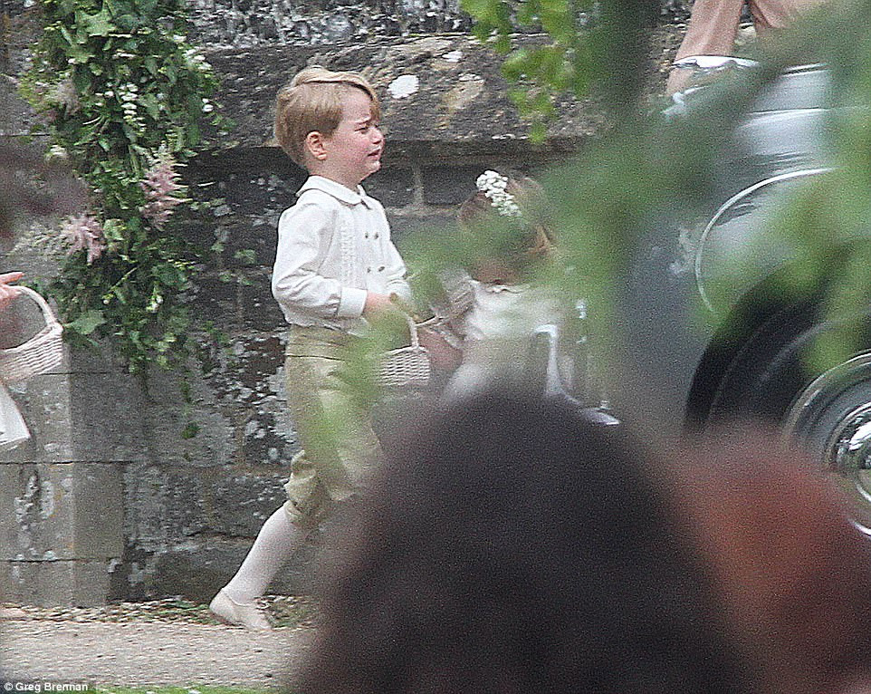 Кейт Мидълтън вдигна скандал на принц Джордж на сватбата на Пипа (Всичко за резила) - Снимка 2