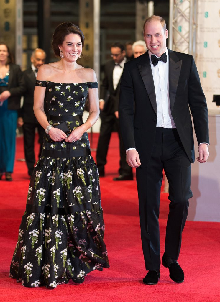 Кейт Мидълтън с моден гаф на наградите БАФТА (Вижте как се изложи с тоалет) - Снимка 3