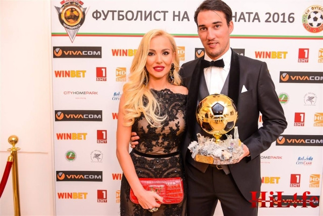 Ромина Тасевска в Топ 7 на най-красивите бг футболни съпруги (Вижте и другите) - Снимка 2