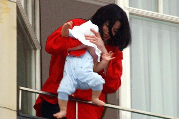 Майкъл Джексън и бебето