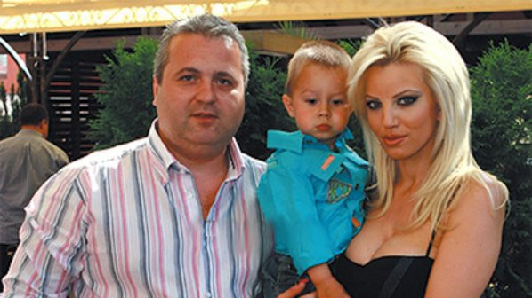 Емилия и Коко Динев с първородния им син Иван