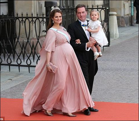 Маделин Шведска роди син на сватбата на брат си