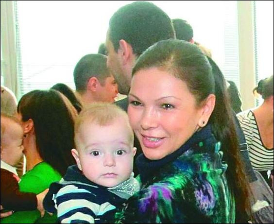 Юлияна Дончева грее след раждането на Станислав 