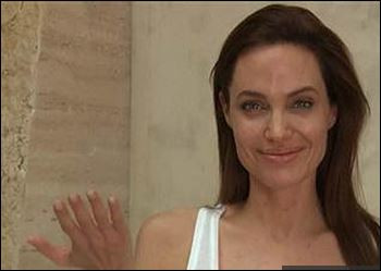 Анджелина Джоли лъже, че е болна