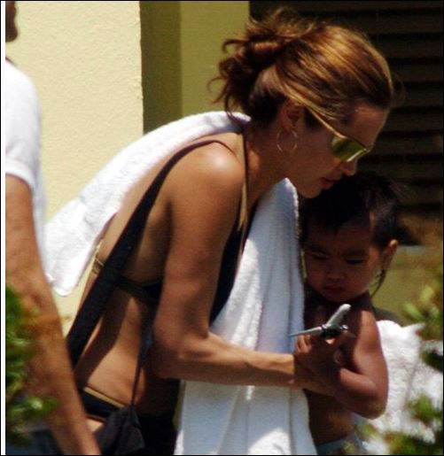 Анджелина Джоли показа кокали и целулит