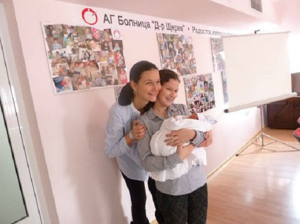 Евелина Павлова с новородения Борис 