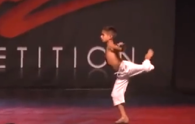 8-годишният Гевин Моралес вдъхновява всеки с танците си - той е най-добрият на всички времена!