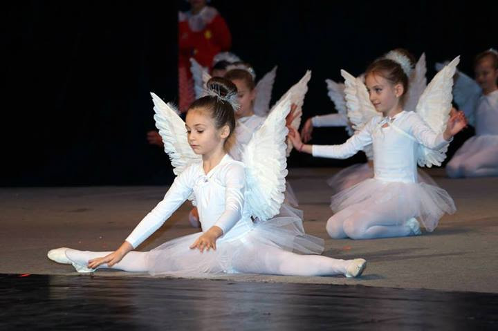 Крисия Тодорова на сцената като балерина