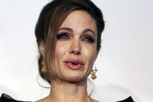 Анджелина Джоли е в болница, медиците не казват дали въобще ще живее...