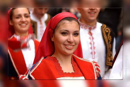 Виктория - наръганата танцьорка от ансамбъл "Гоце Делчев", е истинска гордост за България