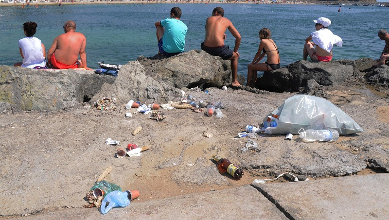 Хвърлят се боклуци по плажовете и никой не мисли за последствията
