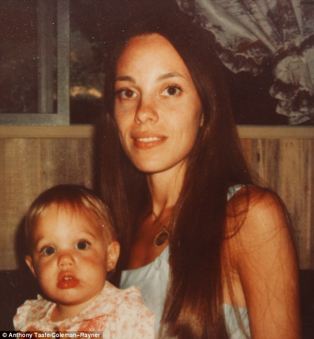 Майката на Анджелина Джоли е невероятно красива