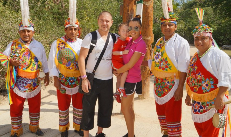 Галена заведе семейството си в Мексико 
