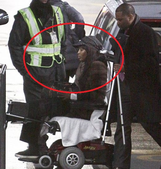 Крадците пратиха Наоми в инвалидна количка