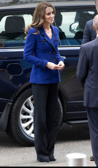Кейт Мидълтън  разочарова с безформен панталон ( Принцесата се изложи с моден гаф – Снимки)