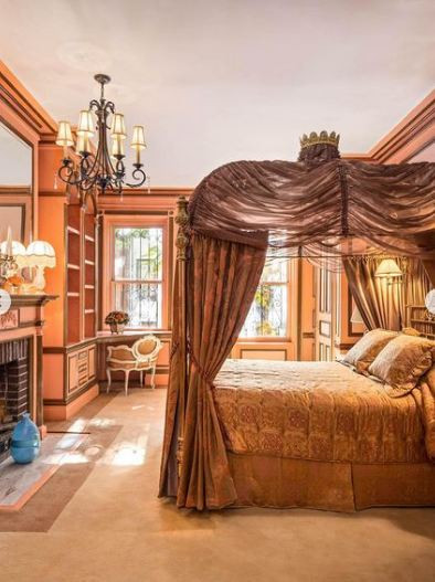 Надникнете  в „златната” къща на Ивана Тръмп (Кичозният й дом се продава за 27 млн – Снимки)