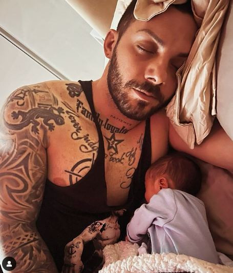 Мъжът на Джулиана Гани показа сина си Кай Гецов (Таткото и бебето си приличат като 2 капки вода – Снимки)