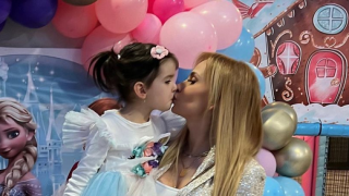 Внучката на Малина чукна 5 годинки, накиприха я като принцеса (Снимки)