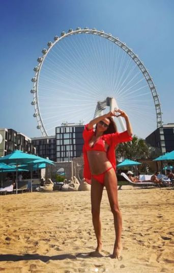 Ивайла Бакалова се показа по бански от Дубай (Захапаха я че е анорексичка – Снимки) - Снимка 3