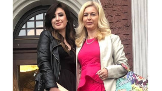 Жената на Юксел Кадриев цъфти след раздялата им