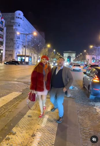 Почерпените Антония и Иво Батинкови се кандилкат насред Париж (Двойката  на среднощна разходка на Св. Валентин – Снимки) - Снимка 2