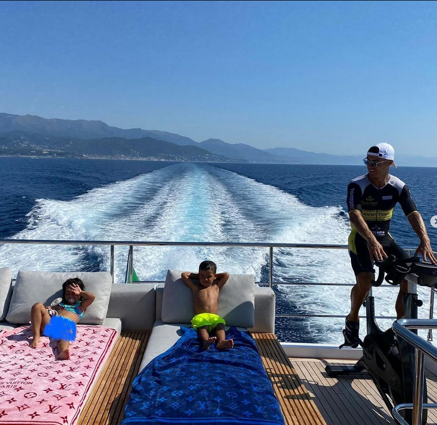 След слуховете за раздяла! Джорджина и Роналдо крепят семейството с царска ваканция на яхта (Снимки)