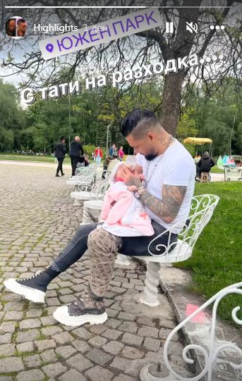 Джино Бианкалана луд по малката си дъщеричка (Сменя памперси,храни бебето и го води на разходка – Снимки) - Снимка 4