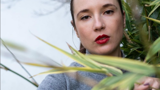 Елена от “Ергенът” отвя Валерия по доходи (Редакторката бори унижението с работа)