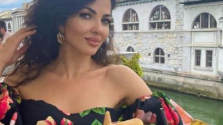 Райна бълва щастливи снимки досущ като Тоца Пернишка (Пилето на фолка скита по света натруфена и гримосана, да й завиждат –Снимки)