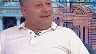 Митко Рачков втрещи с дебели бузи и корем по БНТ (Новата му го ошишка брутално – Снимки)