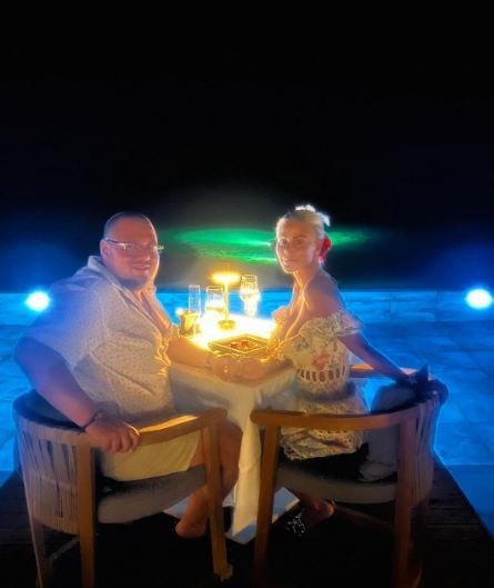 Светлана Гущерова и Хриси с двоен празник на морето (Празнуват 5 г от сватбата и рождения ден на богаташа – Снимки) - Снимка 2