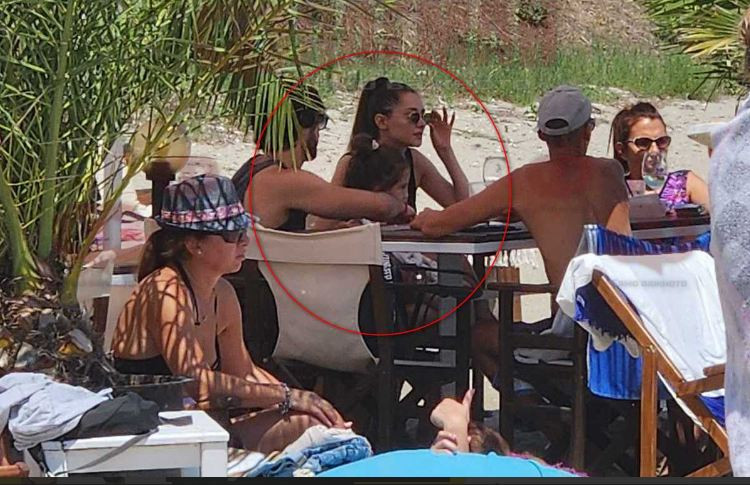 Сбараха  Валерия и Евгени да пийват коктейли на плажа в „Сарафово” (Заедно ли са или пак разиграват театър – Снимка) - Снимка 2