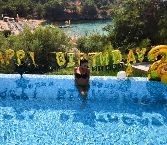 Ивана Главчева и Благо празнуват рождения ден на хубавицата в Гърция (Снимки) - Снимка 2