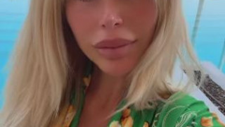 Светлана Гущерова лъсна на фото без грим (Многодетната майка се показа след разкрасителни процедури – Снимка)