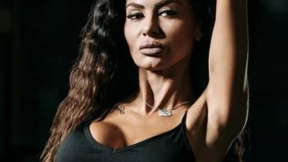 Чалгаджийката Татяна се изфука с огромните си силиконови бомби (Певицата е с най-пищни  гърди в поп фолка – Снимки)