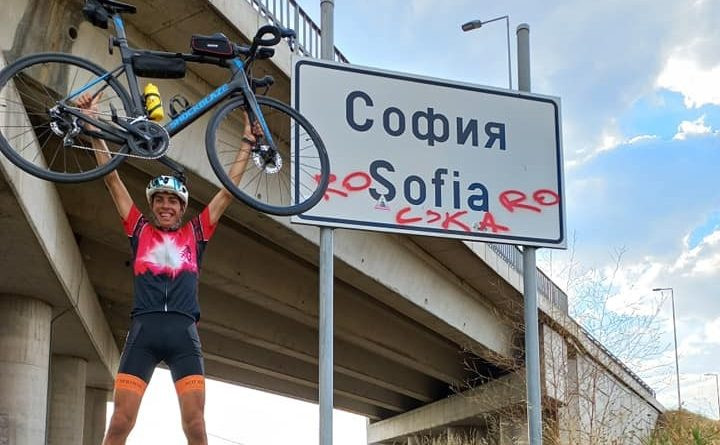Мъж кара колело 15 часа от Търново до София