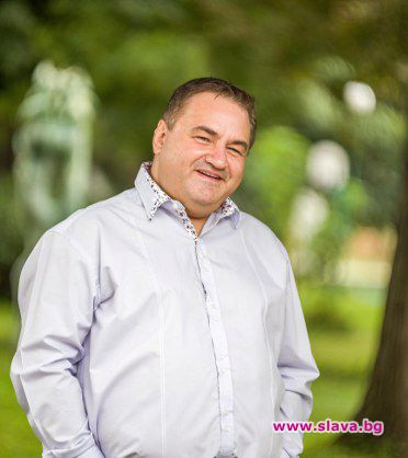 Гнусно! Кандидатът за кмет на Пазарджик Благо Солов – собственик на мебели „Явор“, върти перверзна любов с фитнес манекена Адриан Зурков - Снимка 3