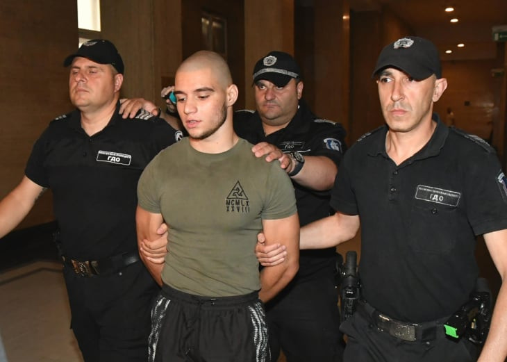 Ексклузивно в kliuki.net! Полиция нахлу в дома на прокурорското синче в Перник. Васил Михайлов заплашвал гаджето си от ареста: “Ще те пречукам!”