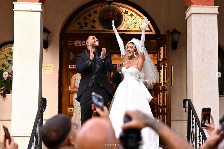 Честито! Златка Райкова се омъжи (Плеймейтката блести с ударно деколте в църквата – Снимки)
