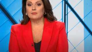 Деколтето на Ани Салич "възбуди" мрежата ( Зрители  полудяха заради вида на водещата - Снимки)