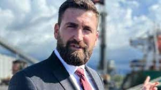 Андрей Новаков лекува тежката депресия от развода в казармата
