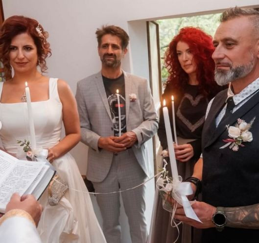 50-годишният Калин Вельов мина под венчило с гаджето си Ирина Вълкова (Кумуваха им Фицата и приятелката му – Снимки) - Снимка 2
