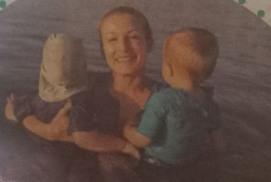 Николета Маданска заведе синовете си на море през ноември