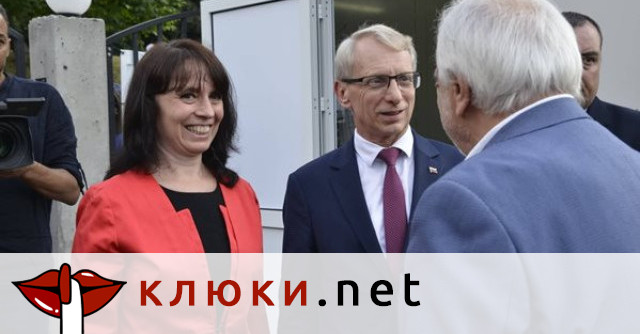 Преди броени дни премиерът акад Николай Денков изведе съпругата си