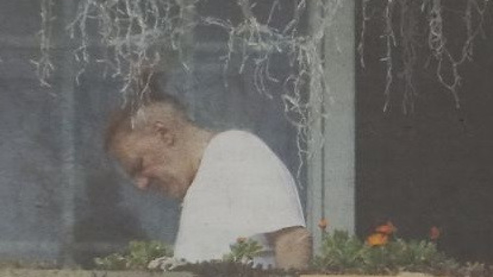 Васко Кеца излезе на балкона по кукуригу (ФОТО)