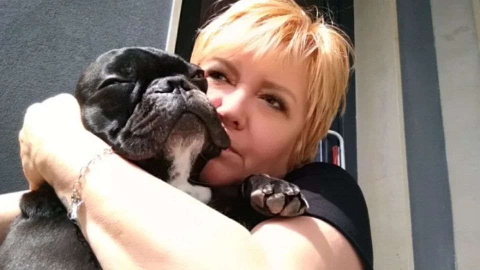 Кучето на Катя Близнакова й отхапа ръката, закърпиха я с 15 шева в „Пирогов“